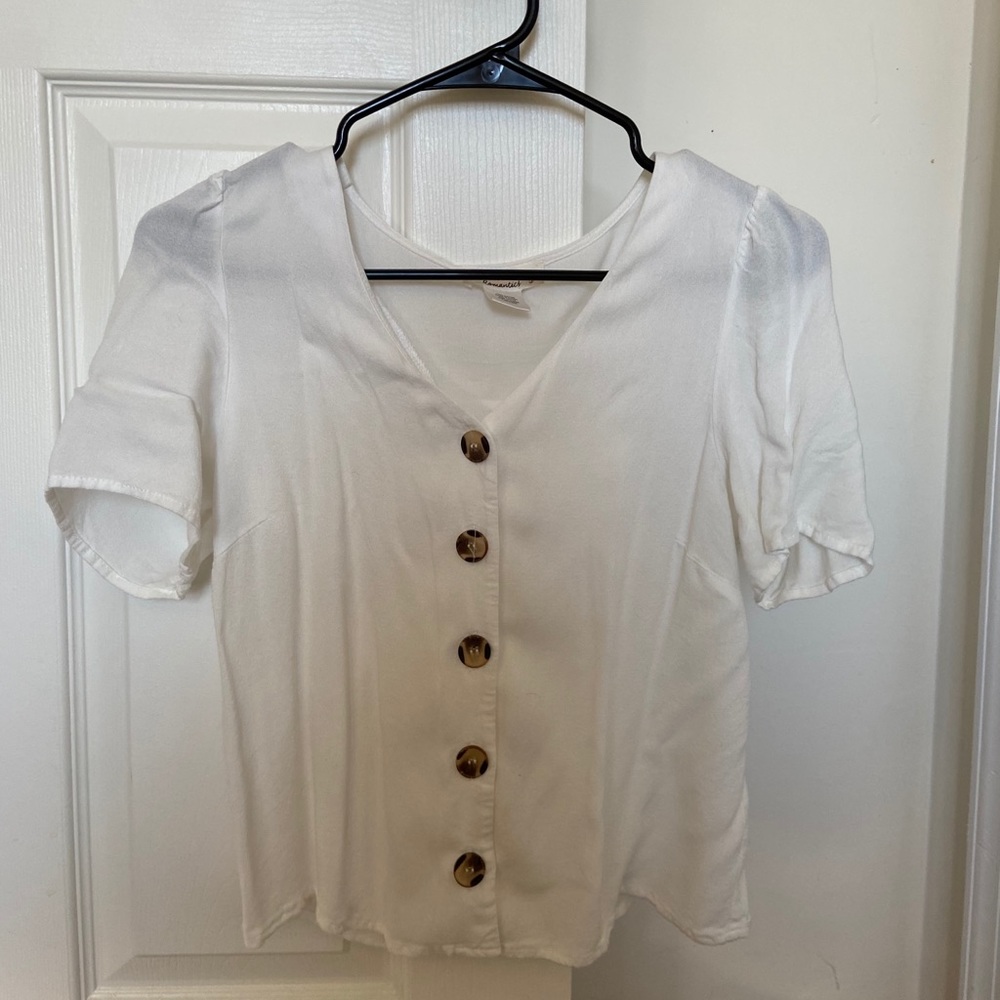 Simple white tee